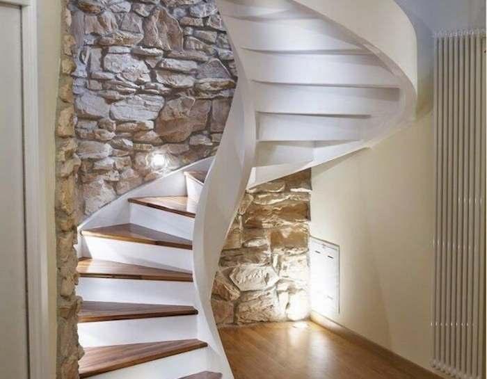 Cầu thang xoắn ốc đẹp với gam màu trắng tinh tế