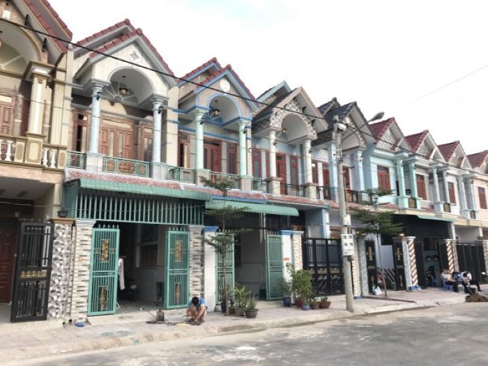 Thiết kế mái Thái giúp ngôi nhà liên kề mang nét đẹp cổ điển nhưng không lỗi thời.