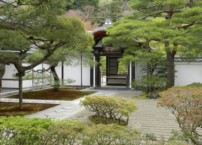Hình ảnh mẫu sân vườn Nhật Bản đơn giản mà lại vô cùng đẹp và bình yên.