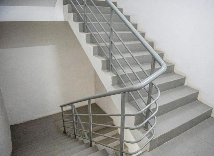 Cầu thang bộ chung cư.