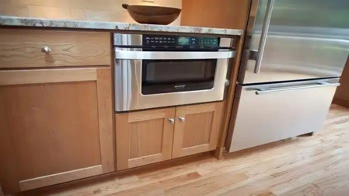 Vị trí đặt lò vi sóng thích hợp trong căn bếp.