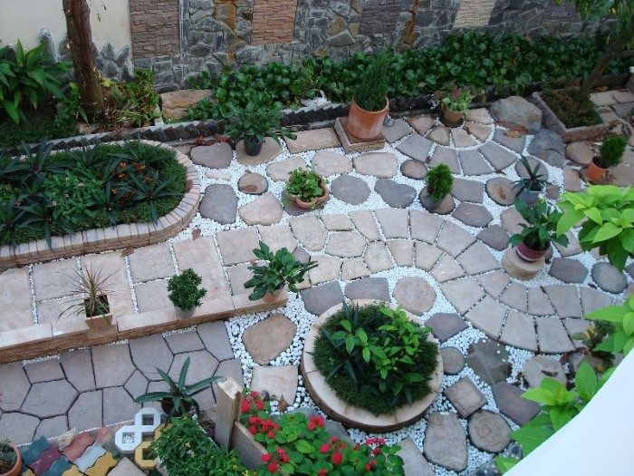 Tận dụng ưu điểm của đá lát để tạo không gian sân vườn ấn tượng