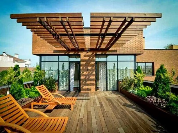 Hiên nhà trên sân thượng cho bạn thoải mái tận hưởng ánh mặt trời.