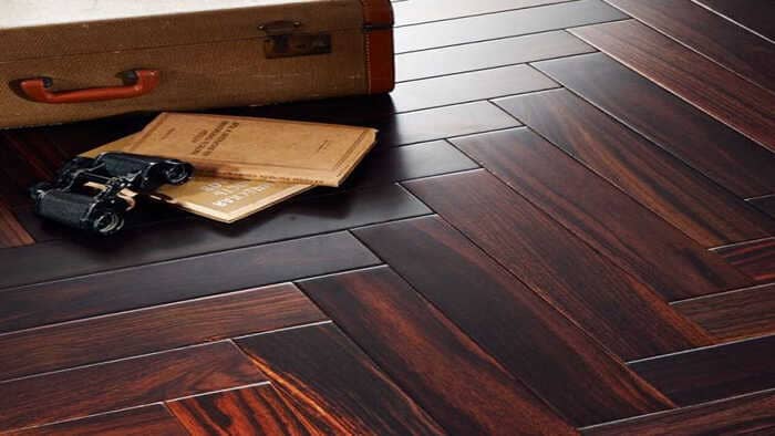 Mẫu sàn gỗ nâu đen mang lại một vẻ đẹp huyền bí cho căn nhà