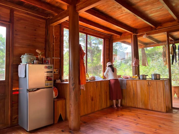 Sàn gỗ Homestay tạo ra không gian sống gần gũi với thiên nhiên.