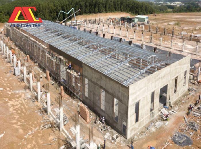 Các yếu tố ảnh hưởng đến chi phí thi công nhà xưởng