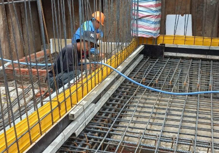 Công tác lắp đặt thép sàn sẵn sàng cho các hạng mục tiếp theo