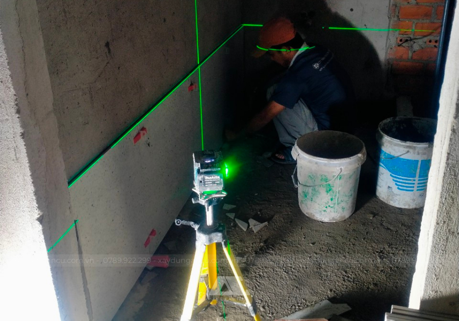Áp dụng công nghệ đo Laser hỗ trợ thi công lát gạch giúp đảm bảo độ đồng đều và giảm sai sót trong quá trình thi công
