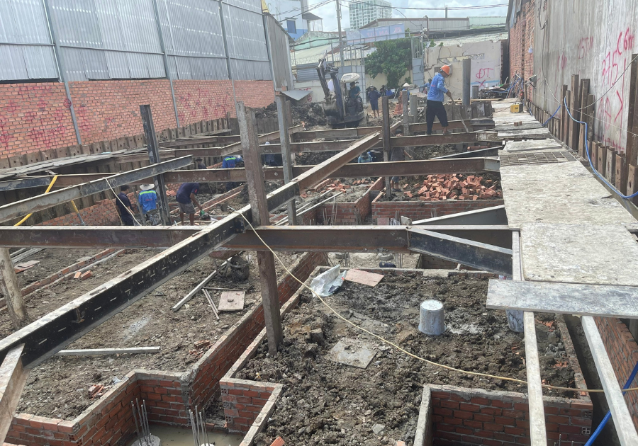 Tiến dộ thi công được báo cáo chi tiết mỗi ngày cho khách hàng theo dõi 