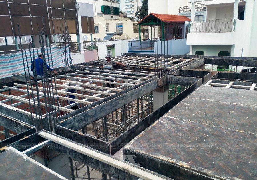 Thi công coffa được thực hiện cẩn thận, chính xác, đảm bảo chất lượng bê tông sau khi đổ